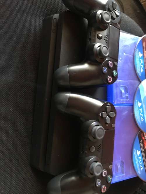 BOXED SONY PLAYSTATION 4 SLIM*CHU-2216A*500 GB HDD*1 CONTROLLER*USB CABLE*HDMI CABLE*3 GAMES